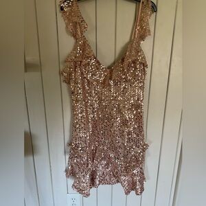 Selfie Leslie rose gold dress